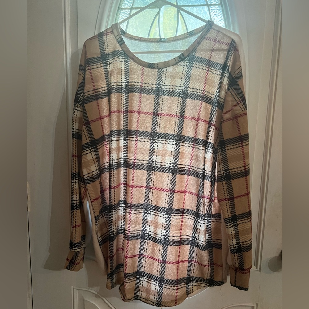 Acting Pro top in great condition! Pairs great with black leggings or jeggings!
